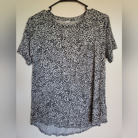 Old Navy Luxe Women's Gray Leopard Print Soft Flowy Short Sleeve Tee Size Medium - Picture 1 of 4